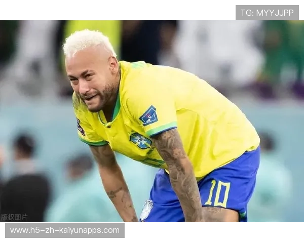 内马尔脚尖轻抹形成挑传，巴西攻势一击即中：技艺与激情的完美结合